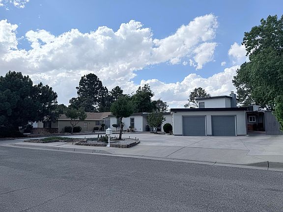 2nd image of 7209 Vista Del Arroyo Ave NE