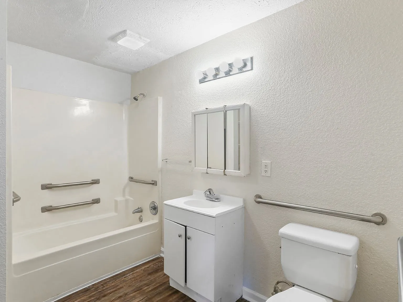 Cypress Meadows Apartments — Photo 4