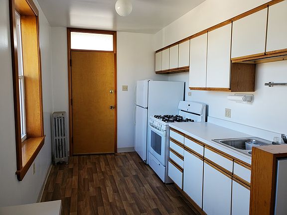 2nd image of 4047 N Narragansett Ave APT 3