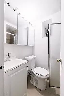 Rented by Emerson Realty NY LLC | media 8