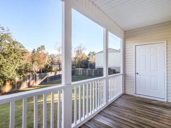 304 Laurel Oak Ln, Savannah, GA 31404