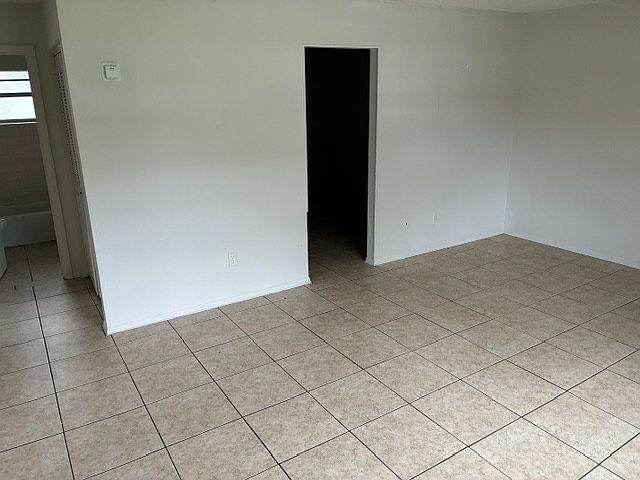 1st image of 2730 Seneca Ave #2730