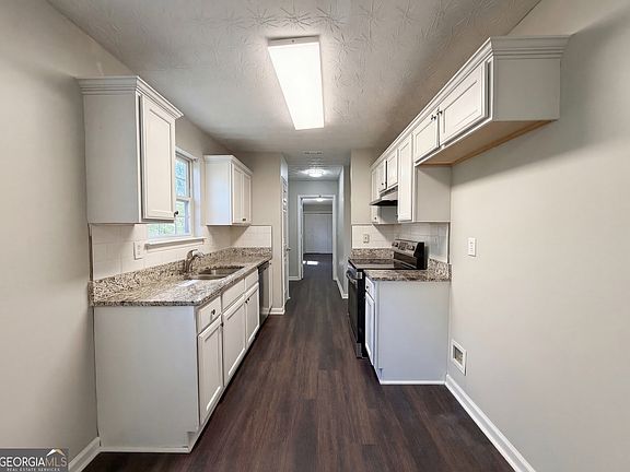 2nd image of 868 Scott Rd