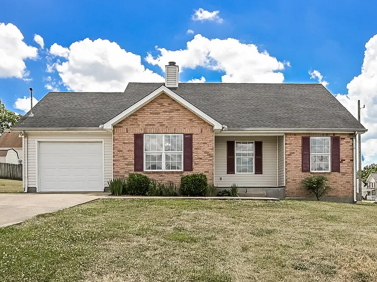 1225 Akins Ridge Dr — Photo 1