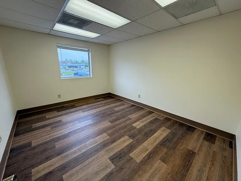 1230 Woodland Dr #117 — Photo 3