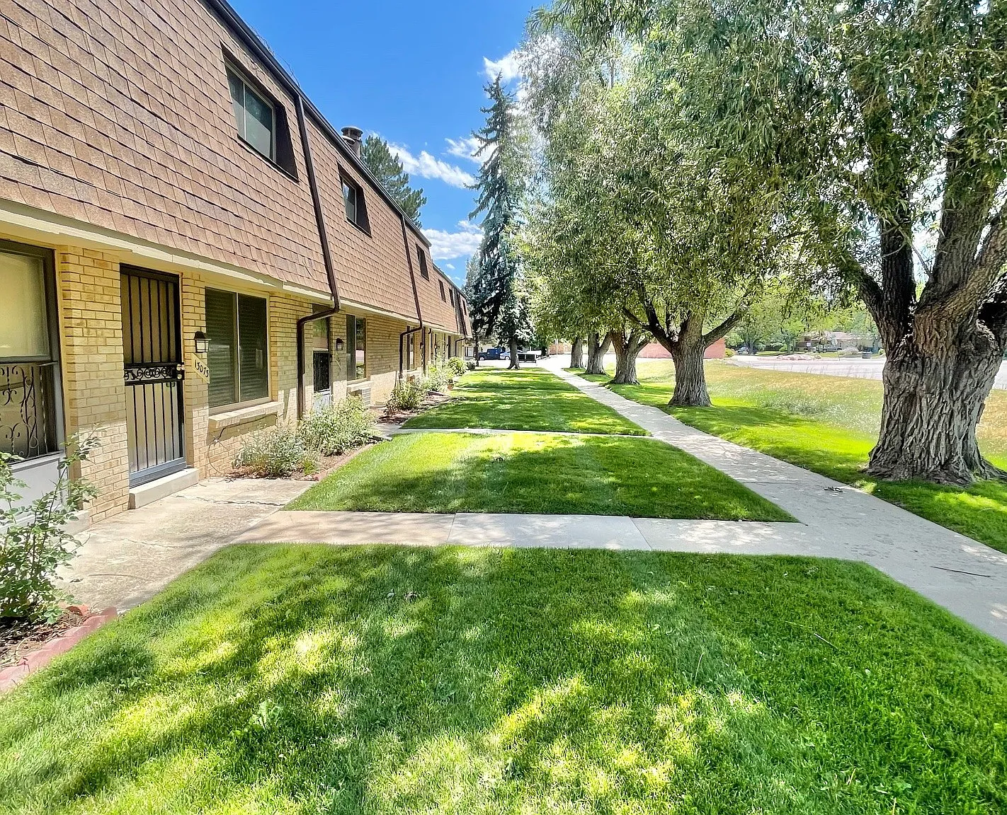 3 bed, 1998 sqft, $2,400 — Photo 1