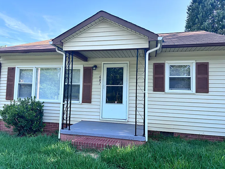 607 Martha Pl — Photo 12