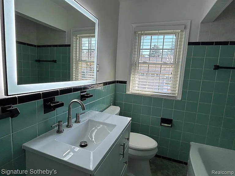 2194 Dorchester Rd — Photo 10