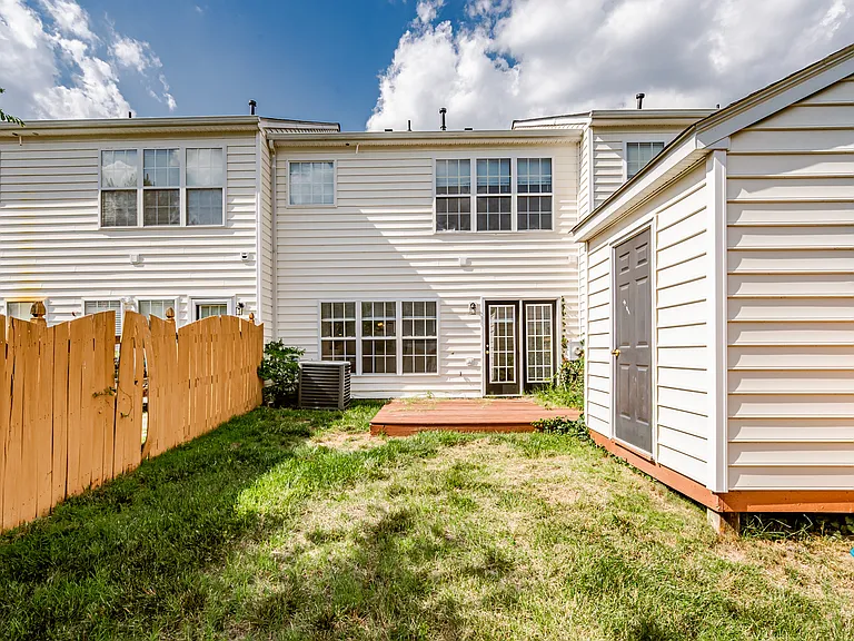 1429 New Haven Ct — Photo 45
