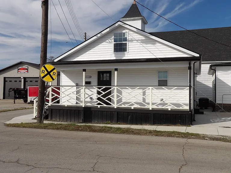 240 E Court St — Photo 1
