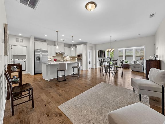 5th image of 1026 Carraway Ln