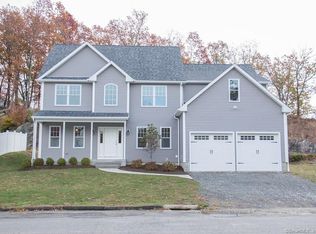 118 Knollwood Dr, Bethel, CT 06801