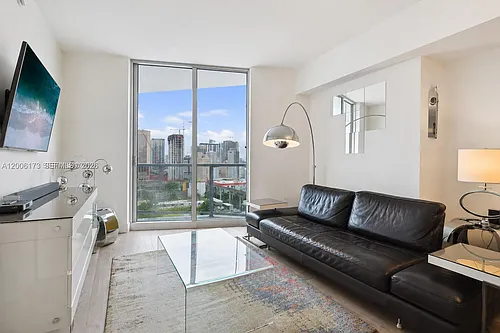 185 SW 7th St #2105 Photo 1