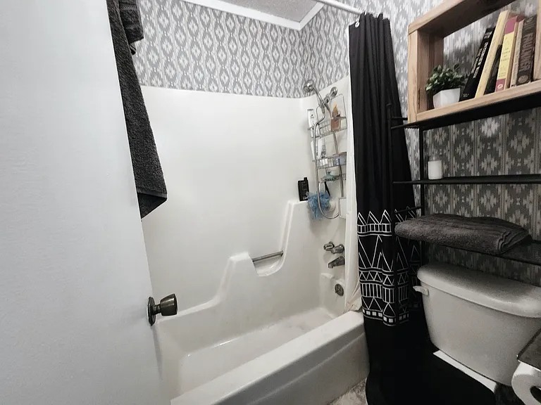 701 1/2 W 25th St #6 — Photo 8