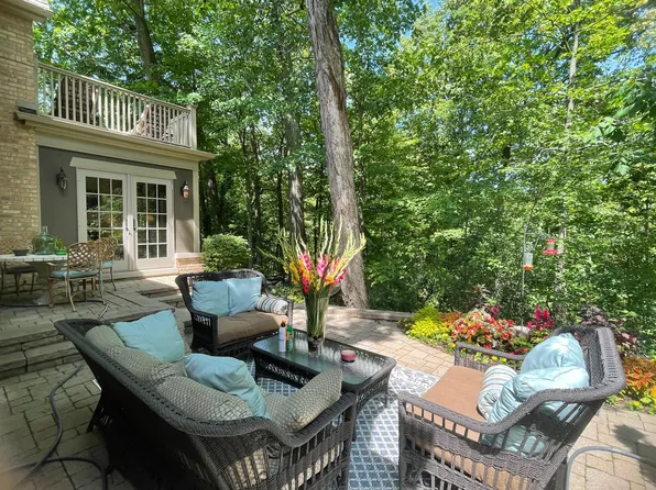 241 Woodland Rd, Highland Park, IL 60035