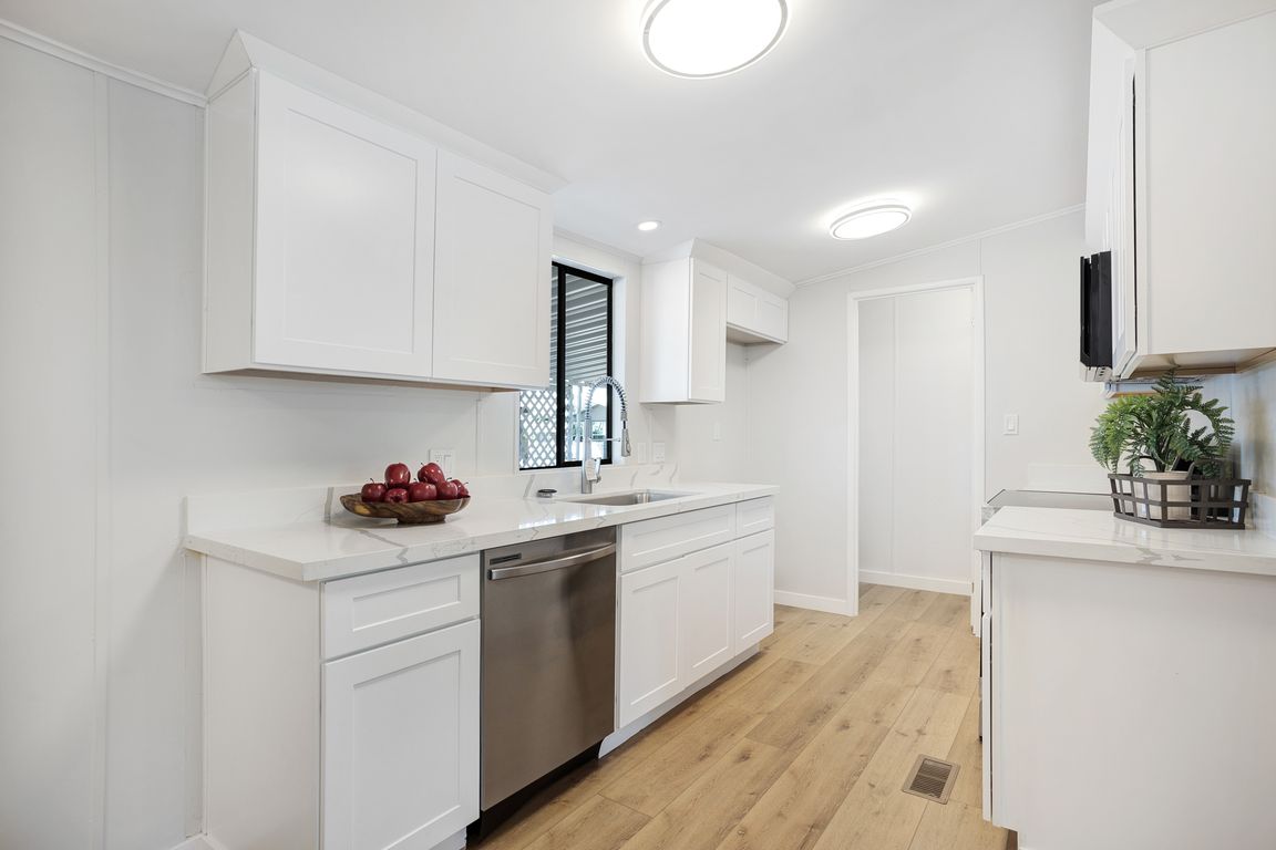 next background image