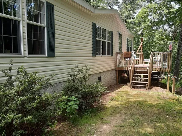 6 Armour Rd, Whittier, NC 28789