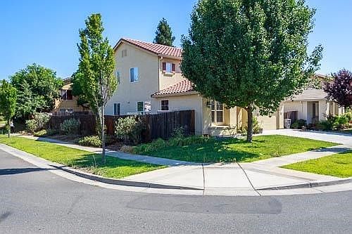 3rd image of 1751 Waterfall Dr