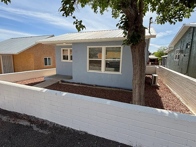 127 Kellner - 1 Bedroom
1200.00