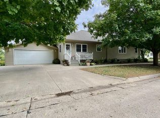 390 W 5th St, Garner, IA 50438