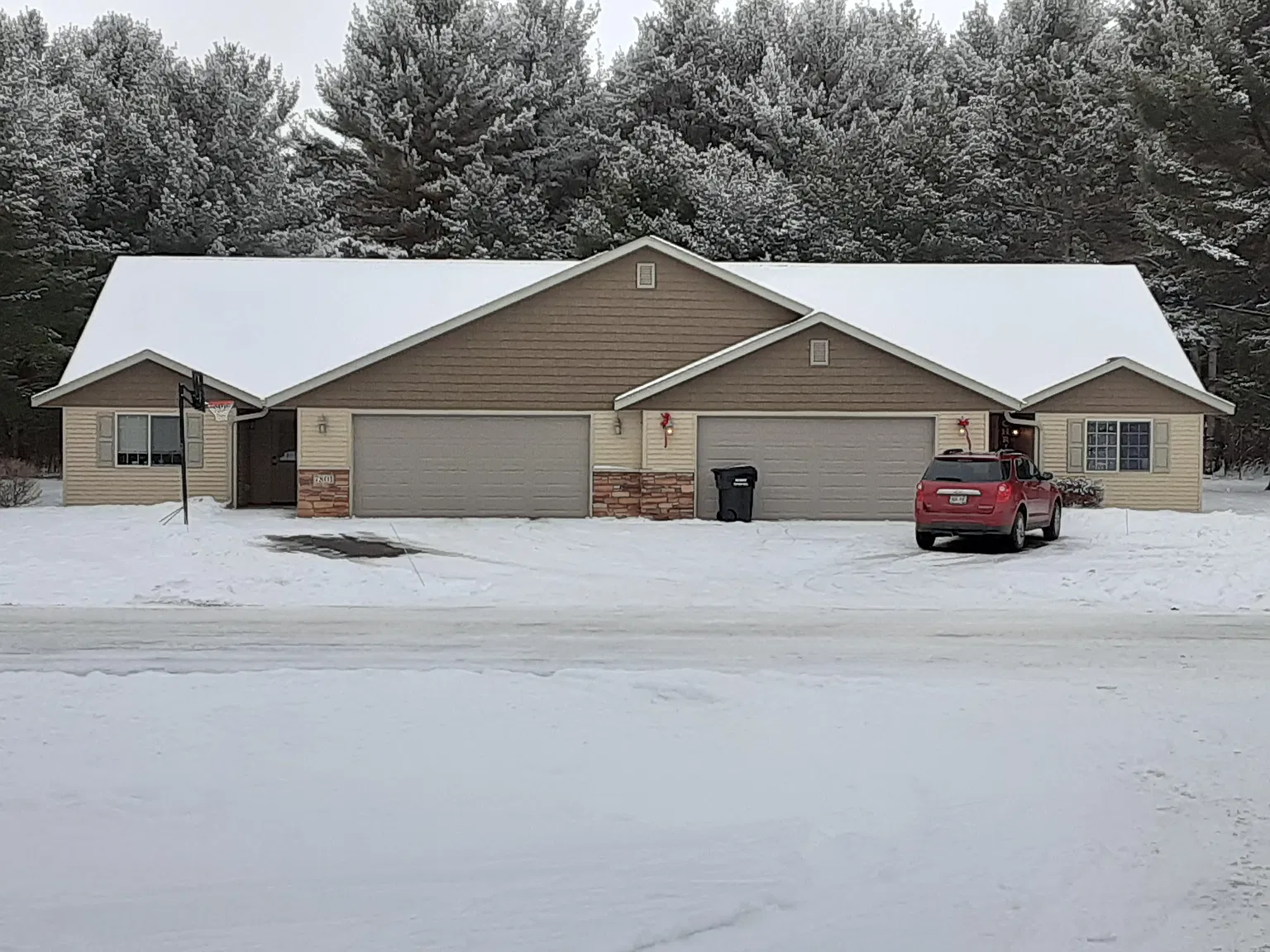 3 bed, 1900 sqft, $1,755 — Photo 1