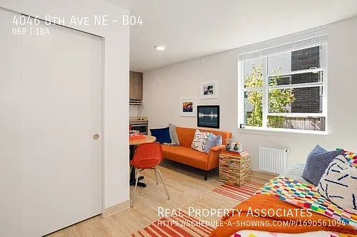 4046 8th Ave NE #B04 Photo 1