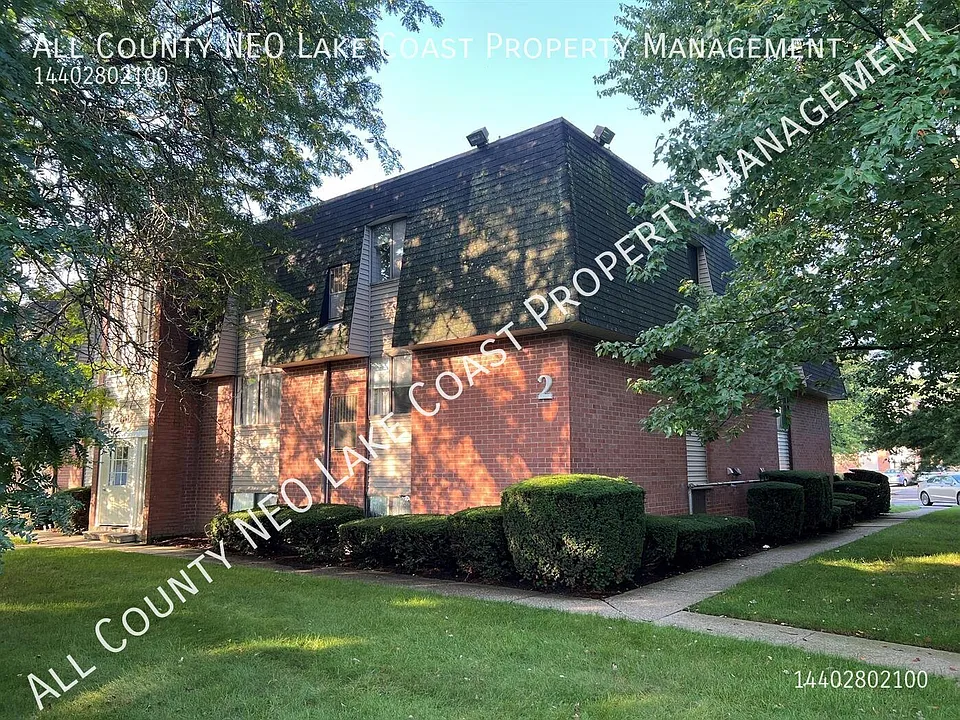 216 Moore Rd #2L