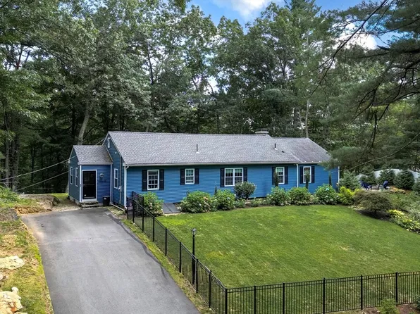 17 Gardner Ave, Sturbridge, MA 01566