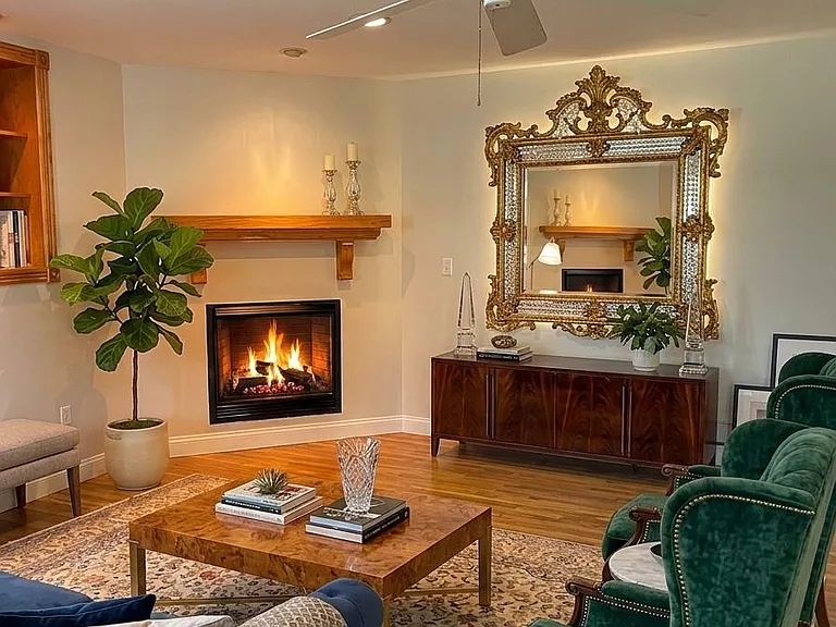 Living room w fireplace