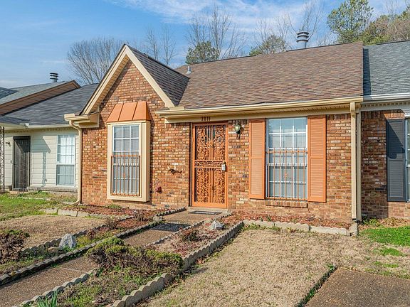 3rd image of 2819 W Hickory Bluff Dr