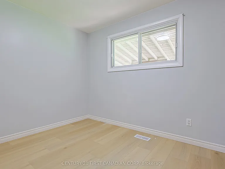 268 Burlington Cres #UPPER — Photo 18