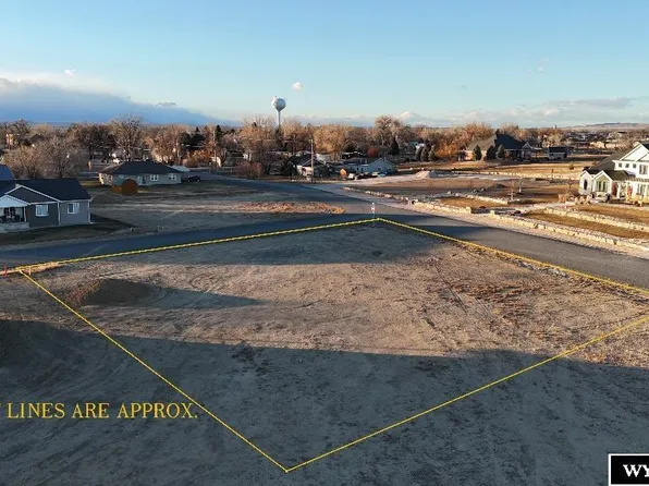 147 4th St N, Cowley, WY 82420