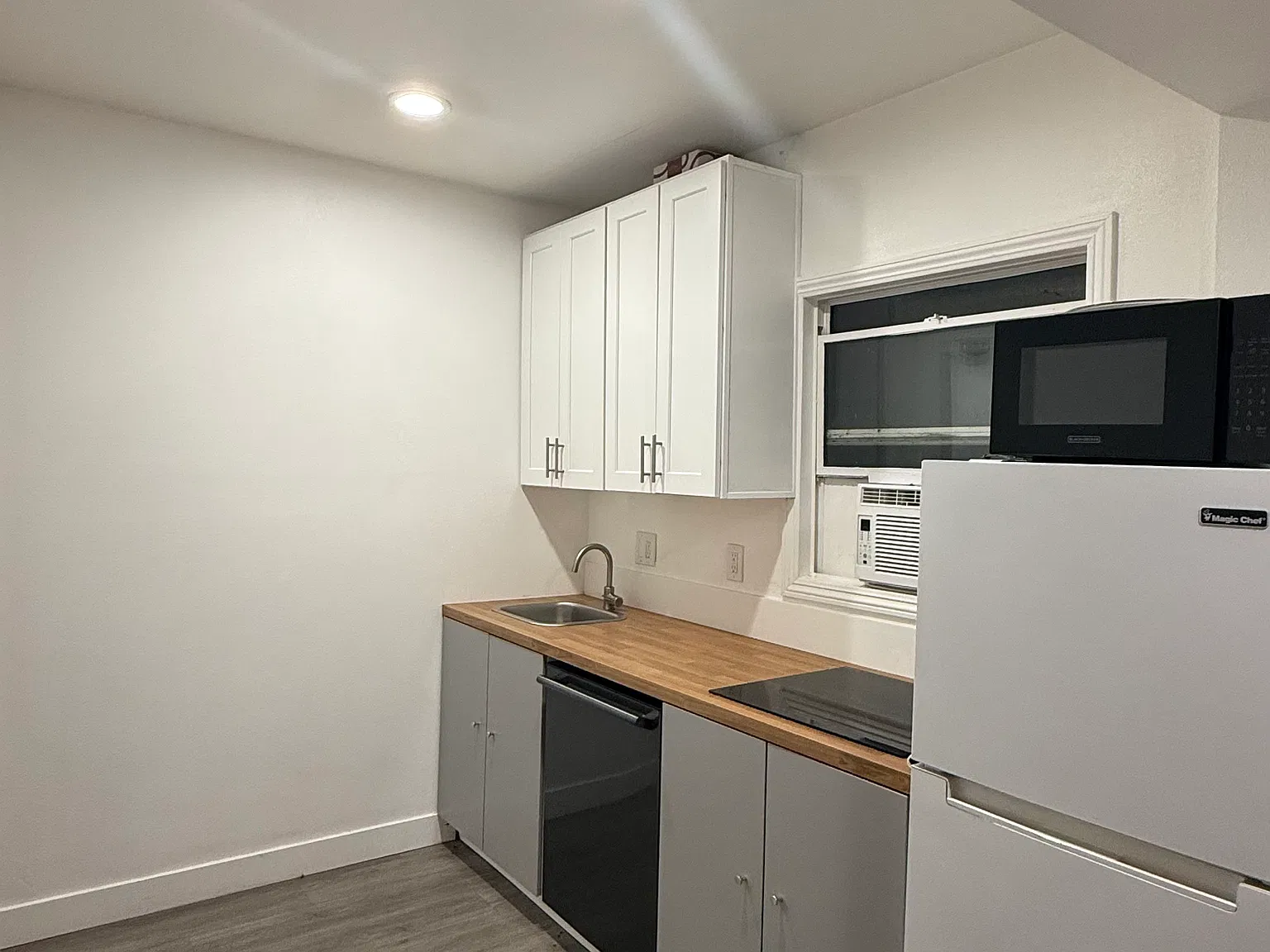 5048 W 95th St — Photo 1