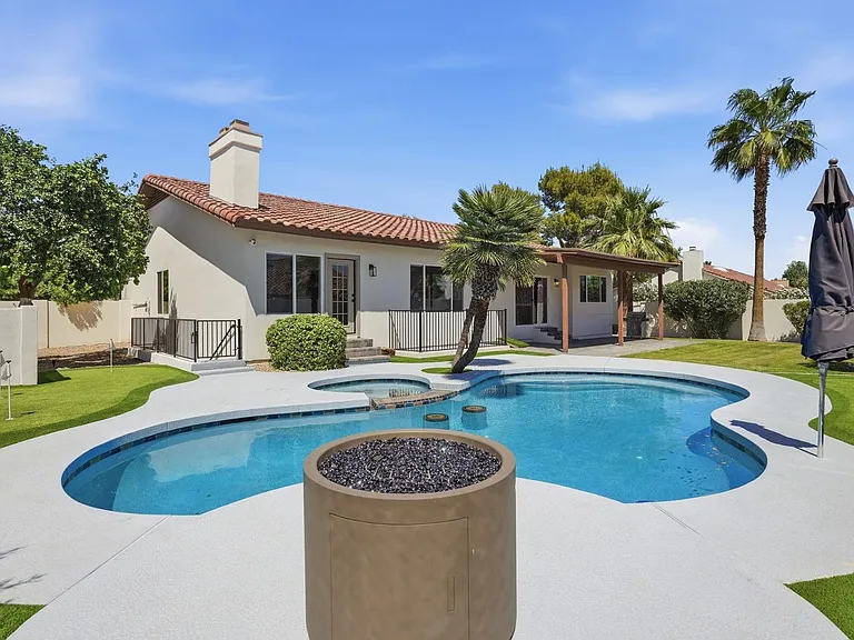 5623 E Claire Dr — Photo 43