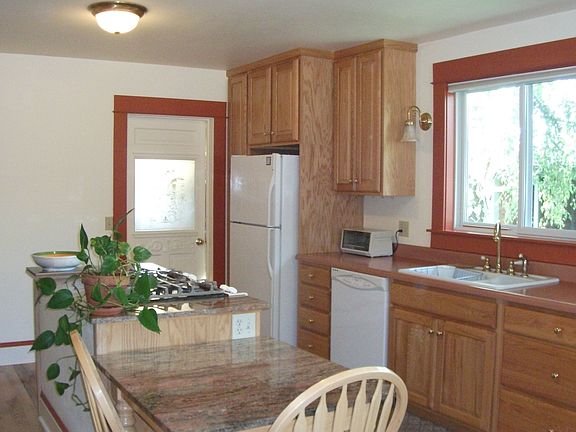 Kitchen; granite island