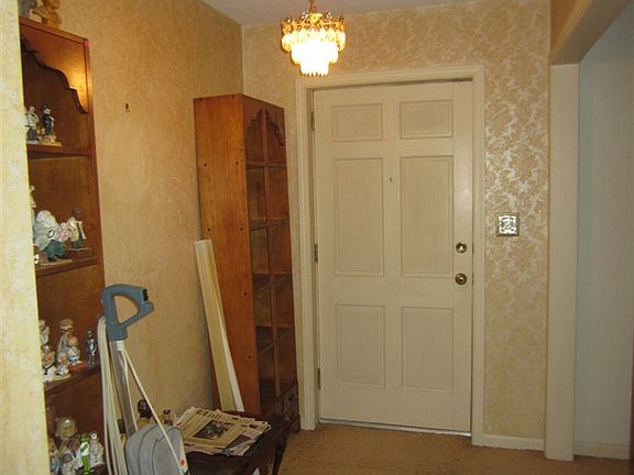 4th image of 1006 Lothian Dr