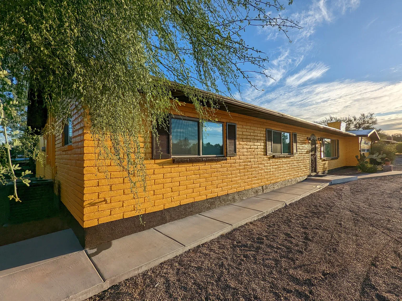 1062 W Ina Rd — Photo 3