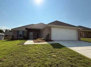 112 Madisonville Dr, Canton, MS 39046