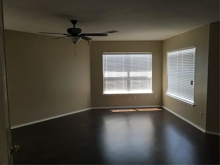 1203 Sheltie Ln — Photo 11