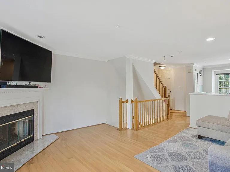 13902 Barrington Ln — Photo 7