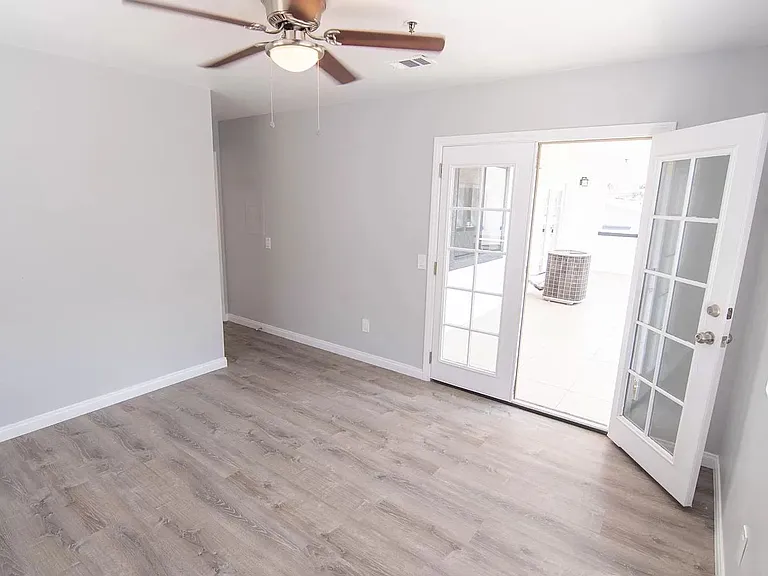 Oasis Apartments — Photo 44