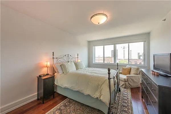 Sold by Exclusive Properties Sotheby's International Realty | media 10