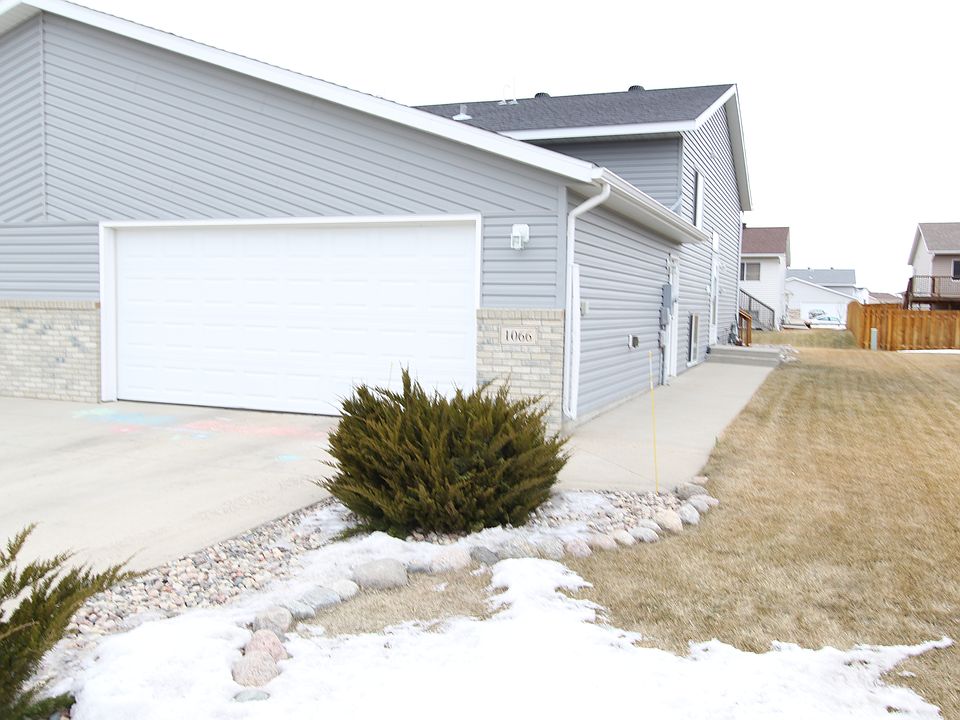 1st image of 1066 42 Avenue W