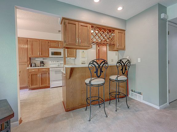 5th image of 746 SE Claremont Ct