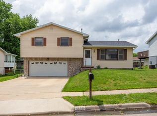 1985 Lagen St, Dubuque, IA 52002