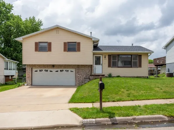 1985 Lagen St, Dubuque, IA 52002