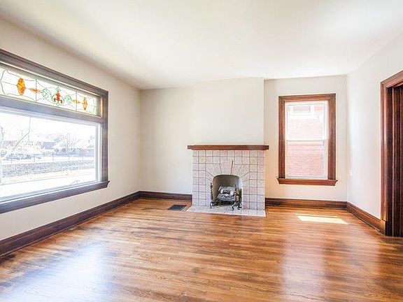 3rd image of 1729 Woodburn Ave