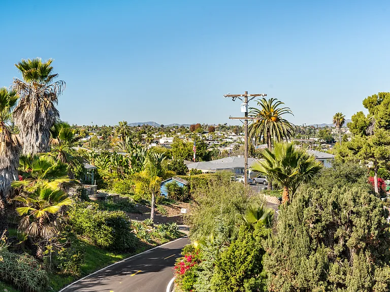 401 Lado De Loma Dr — Photo 14