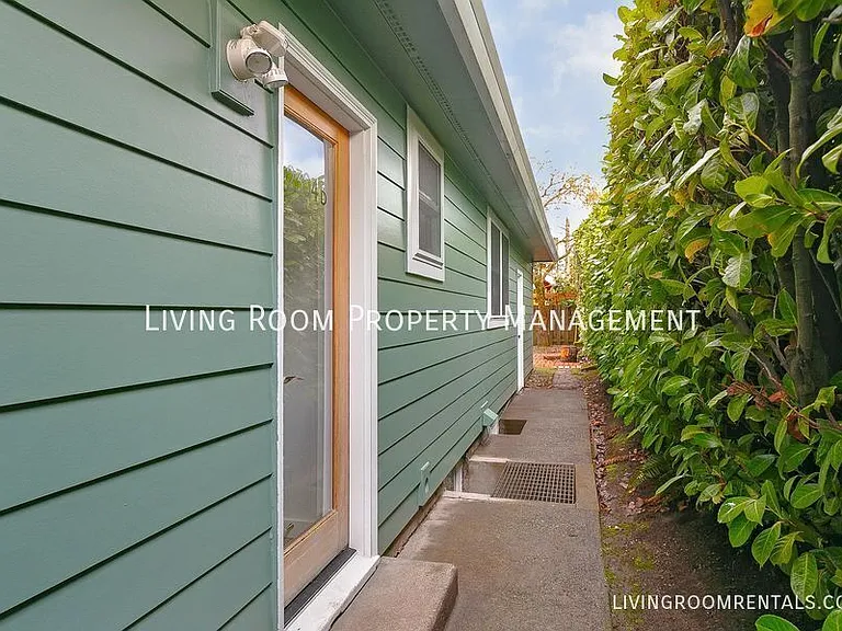 2304 NE Emerson St #B — Photo 3
