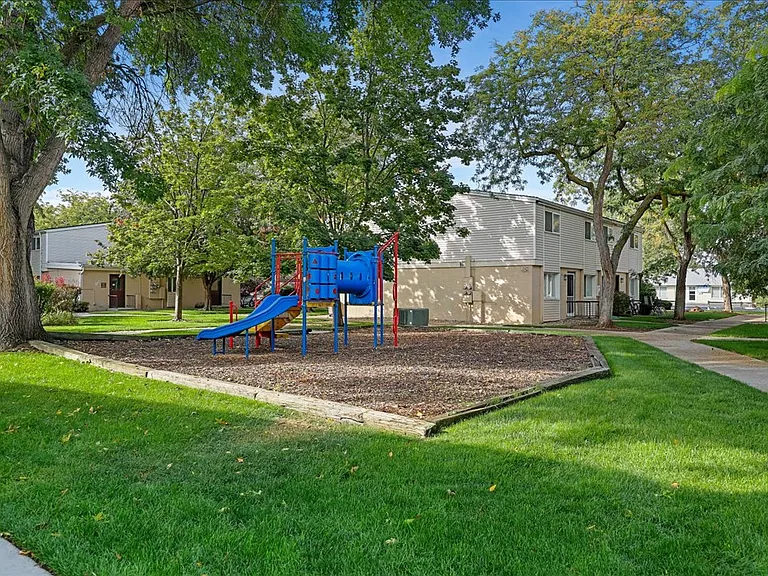 824 S Curtis Rd — Photo 18
